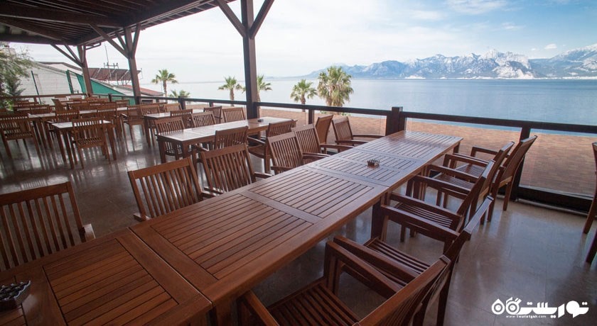 رستوران فضای باز هتل رامادا پلازا آنتالیا